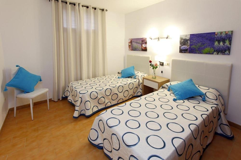 Typic Sandic Apartments Es Cana 外观 照片