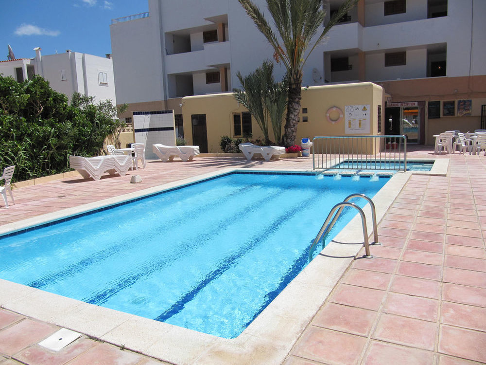 Typic Sandic Apartments Es Cana 外观 照片
