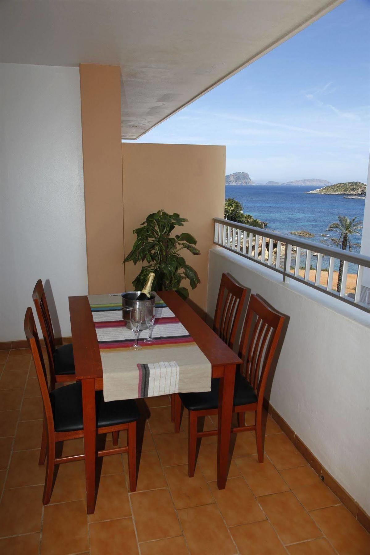 Typic Sandic Apartments Es Cana 外观 照片