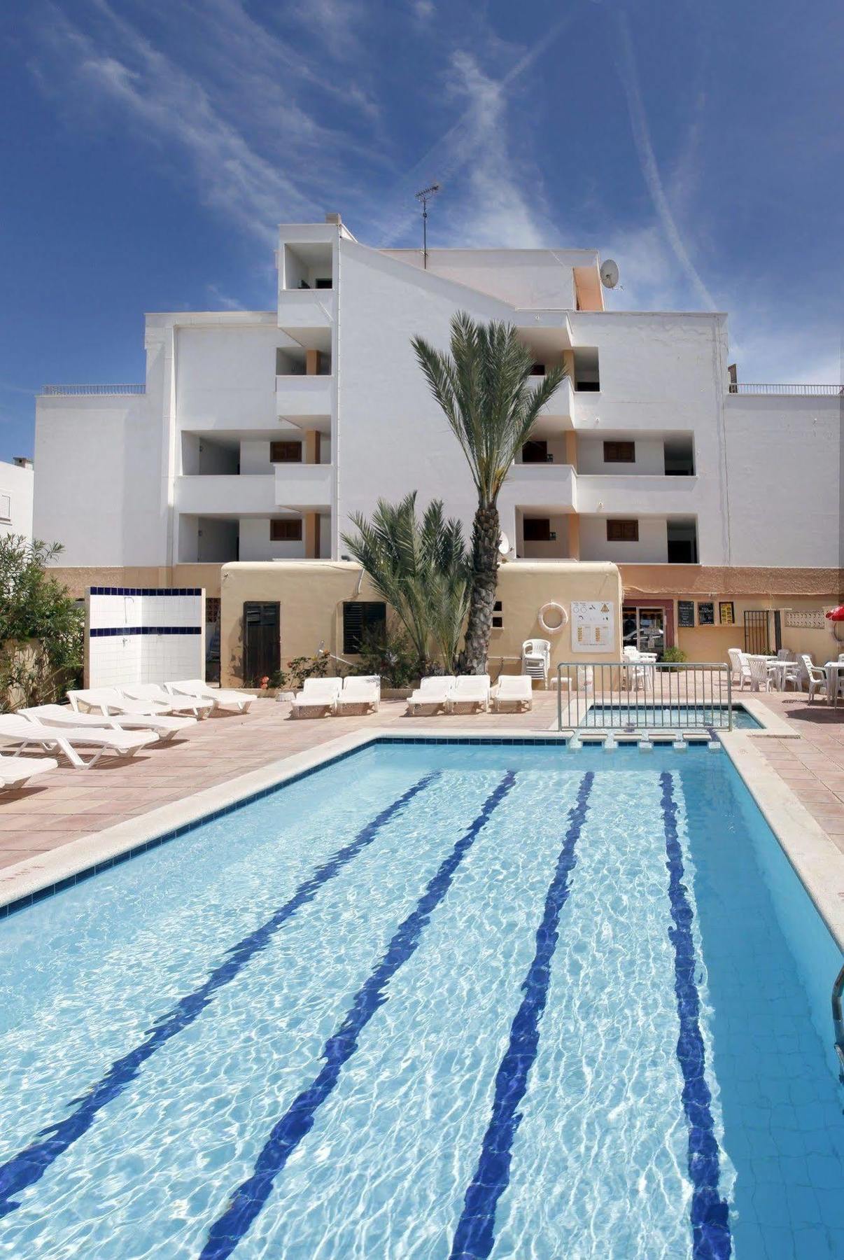 Typic Sandic Apartments Es Cana 外观 照片